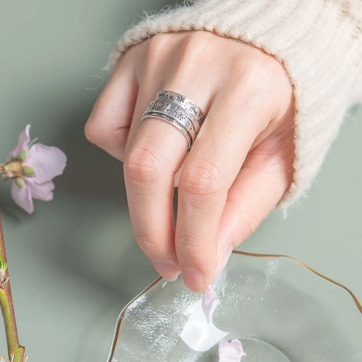 Dandelion Flower Spinner Ring for Women Men I am enough Statement Vintage Anti Anxiety Fidget Rotate Freely Inspirations Stress Relief Stacking Middle Finger Band Fashion Personalized Jewelry Gifts Birthday Xmas