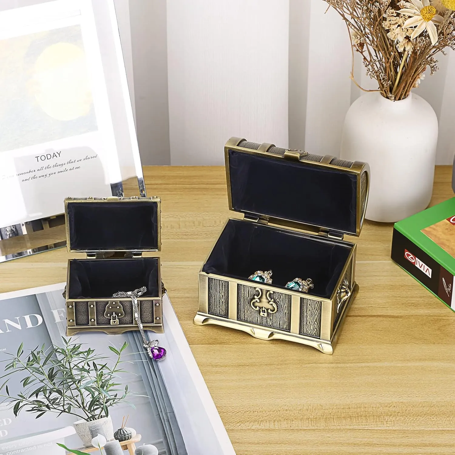 Hipiwe Vintage Metal Jewelry Box Treasure Trinket Chest,Smal Ring Earrings Necklace Keepsake Gift Holder Case for Girls Ladies Women (Bronze, Small)