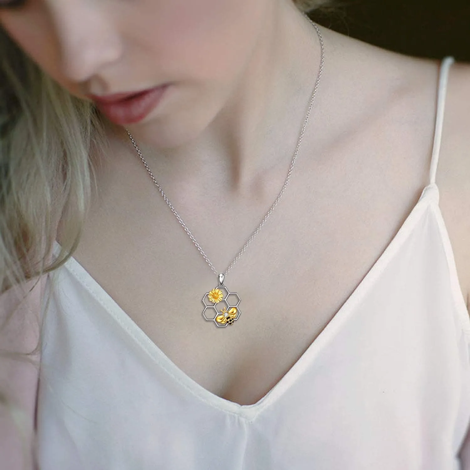 LUHE Bee Necklace 925 Sterling Silver Honeycomb Cute Flower Pendant Necklaces for Women Gifts for Her Women