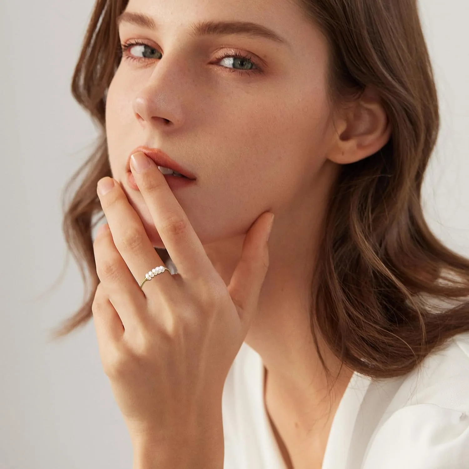 OIDEA Gold Pearl Ring for Women: Simple Dainty Gold Stackable Rings Stainless Steel Pinky Thumb Ring Statement Wedding Ring Band Christmas Holiday Gifts, Size 5-9