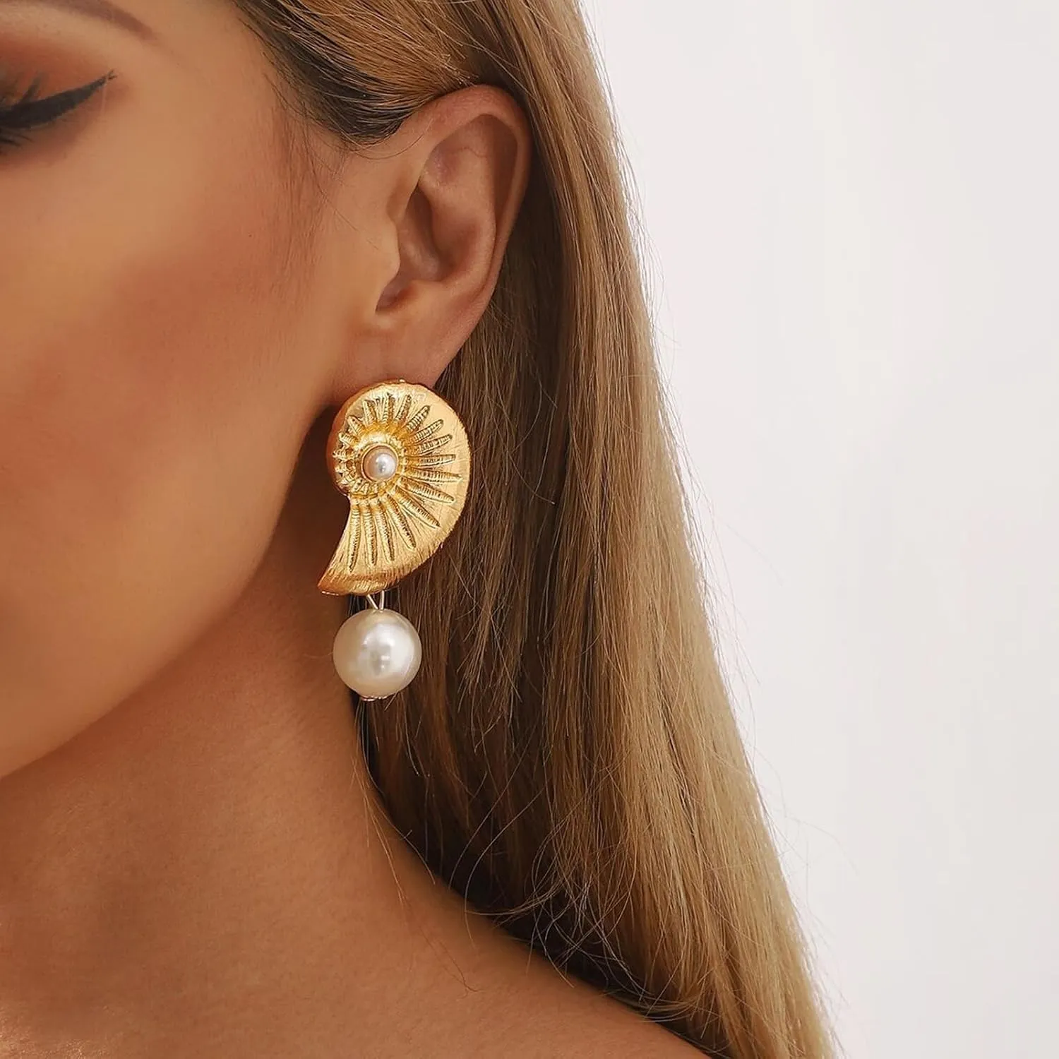 Starfish Earrings Gold Seashell Shell Beach Earrings for Women Beachy Summer Jewelry Outfits for Women Beach Fashion Vacation Essentials