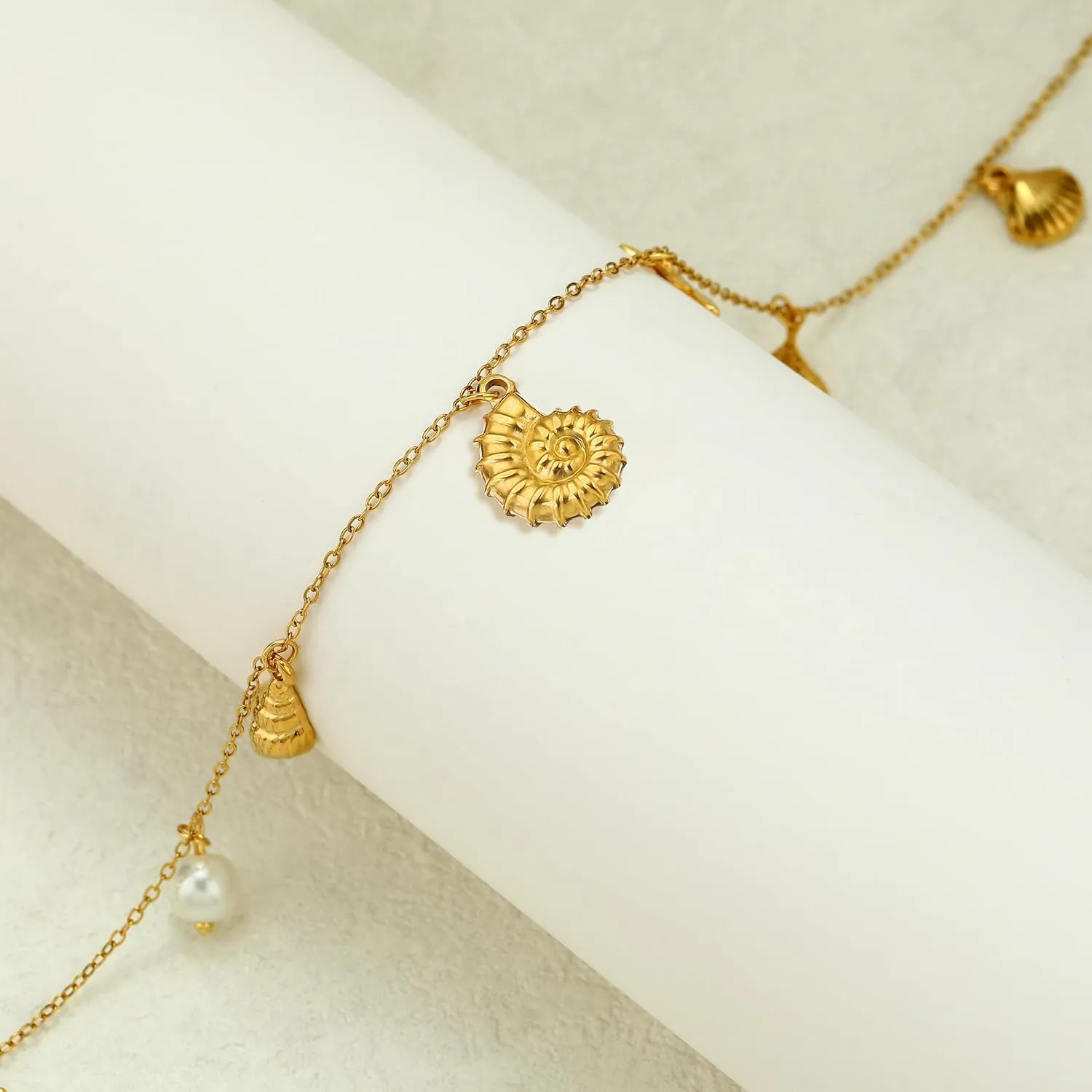 Starfish Necklace Gold Seashell Charm Necklace for Women Beach Shell Necklace Summer Surfer Neclace Beach Jewelry Boho Layered Necklaces Summer Dresses Accessories